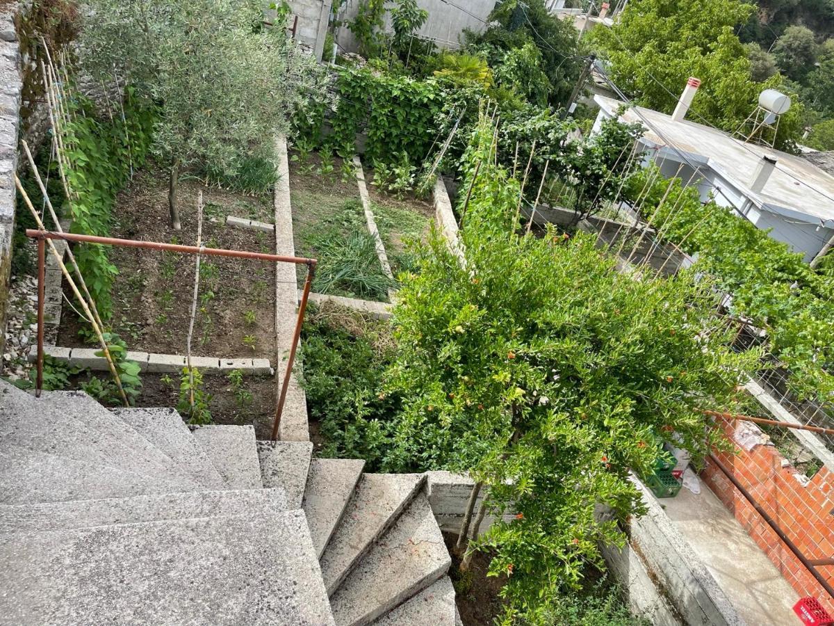 Leka Guesthouse Гирокастра Экстерьер фото