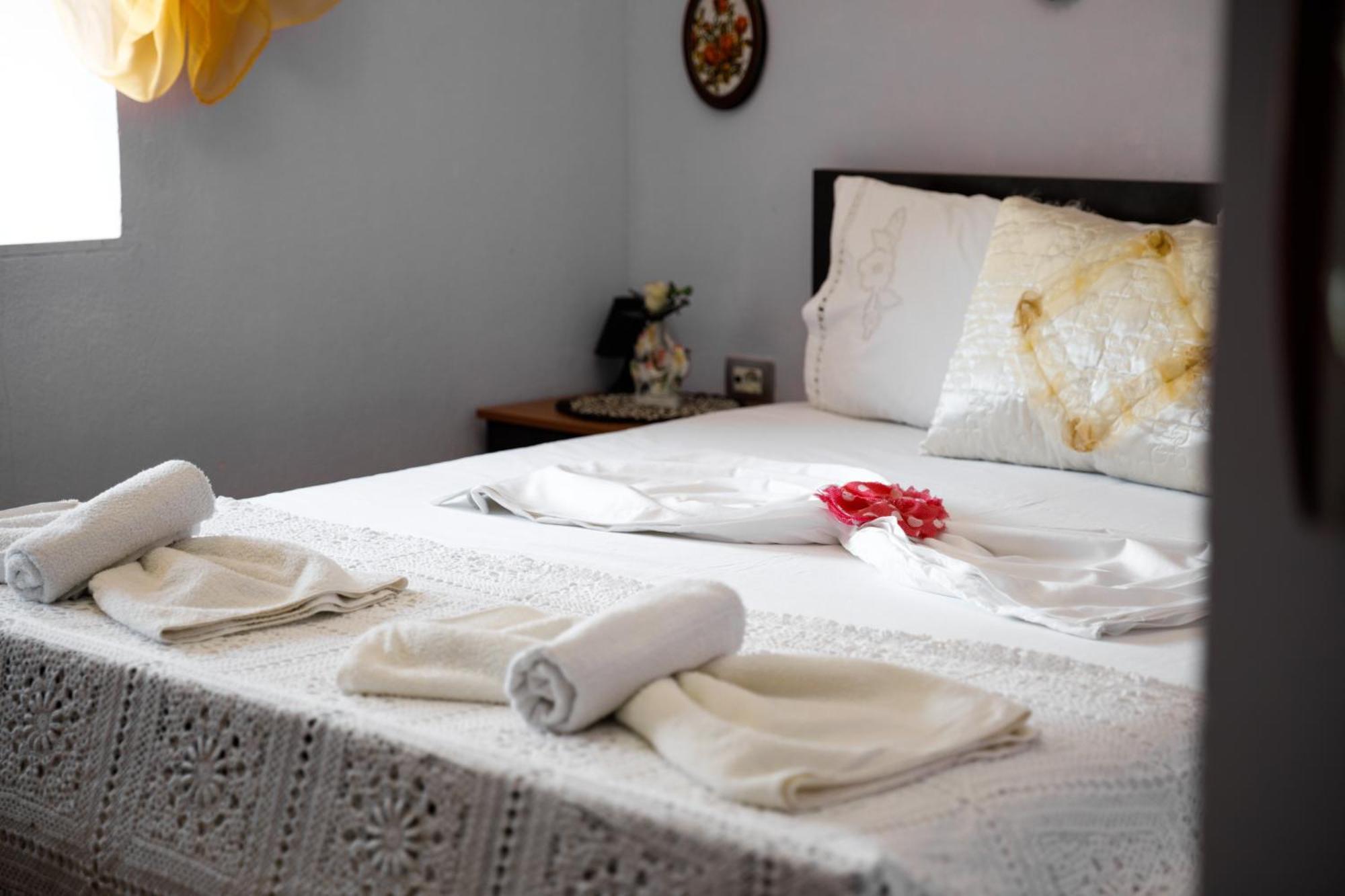 Leka Guesthouse Гирокастра Экстерьер фото