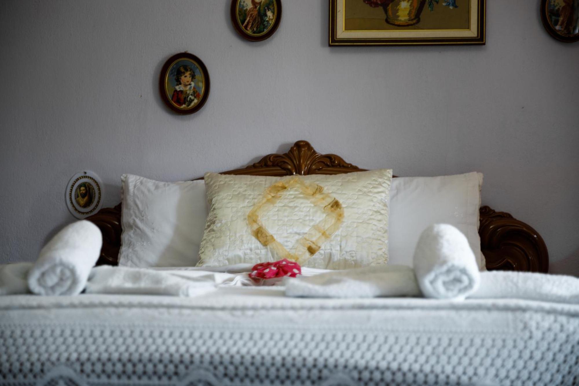 Leka Guesthouse Гирокастра Экстерьер фото