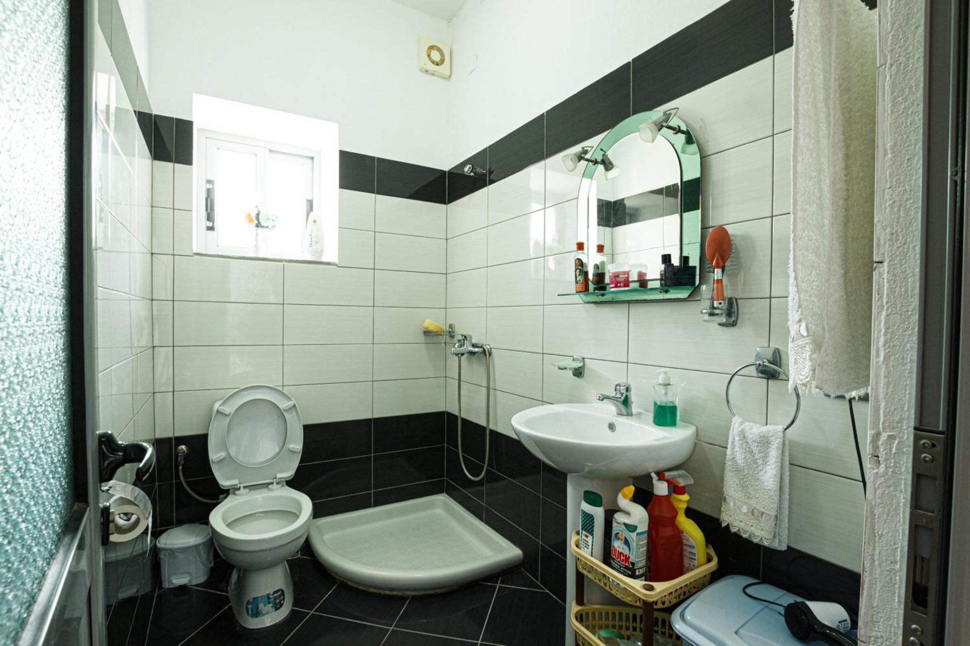 Leka Guesthouse Гирокастра Экстерьер фото