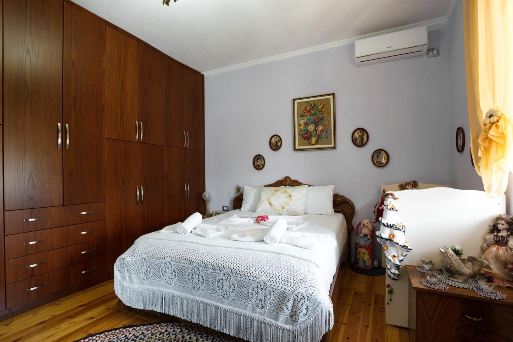 Leka Guesthouse Гирокастра Экстерьер фото